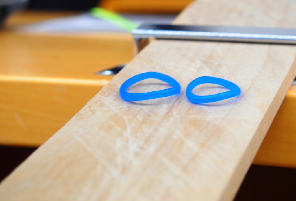 削り終えたワックス、これから鋳造し、選んだ素材で原型通りの結婚指輪が完成