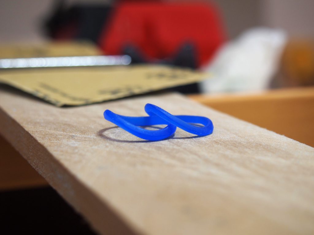 動きがあるデザイン 手作り指輪原型