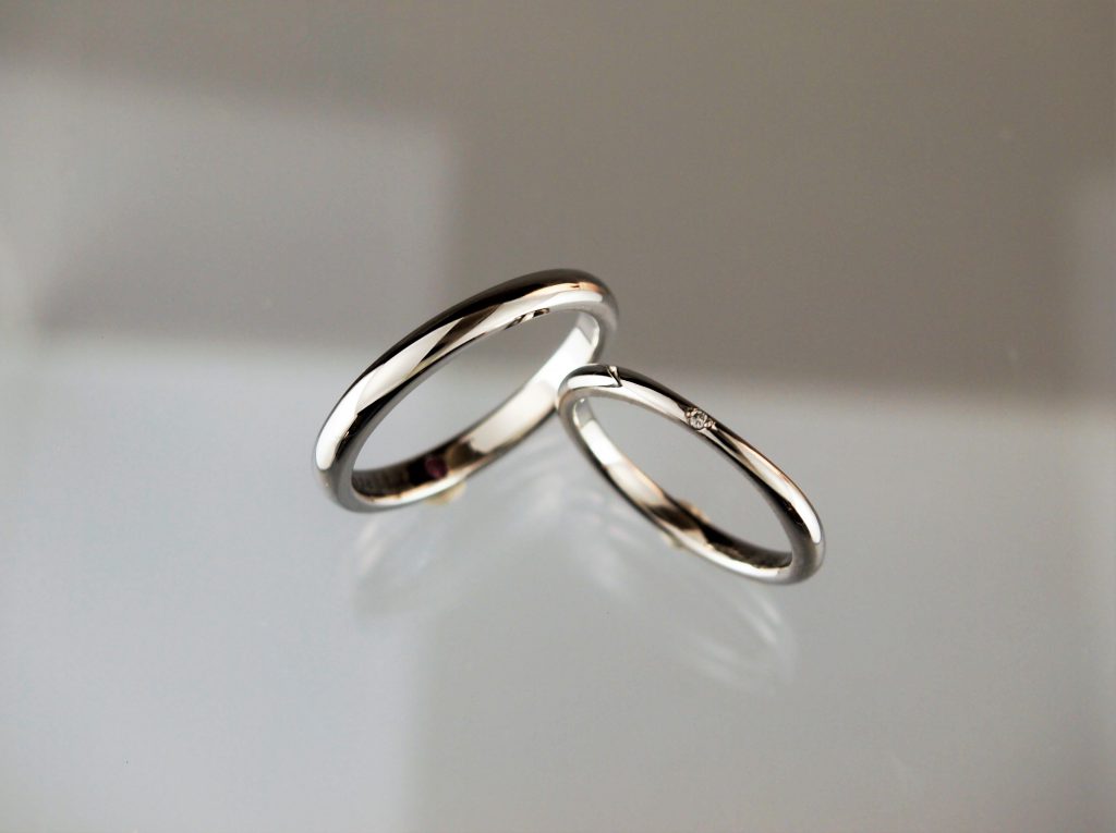 画面右の指輪は耐久性を考慮して徐々に細身の仕上げに