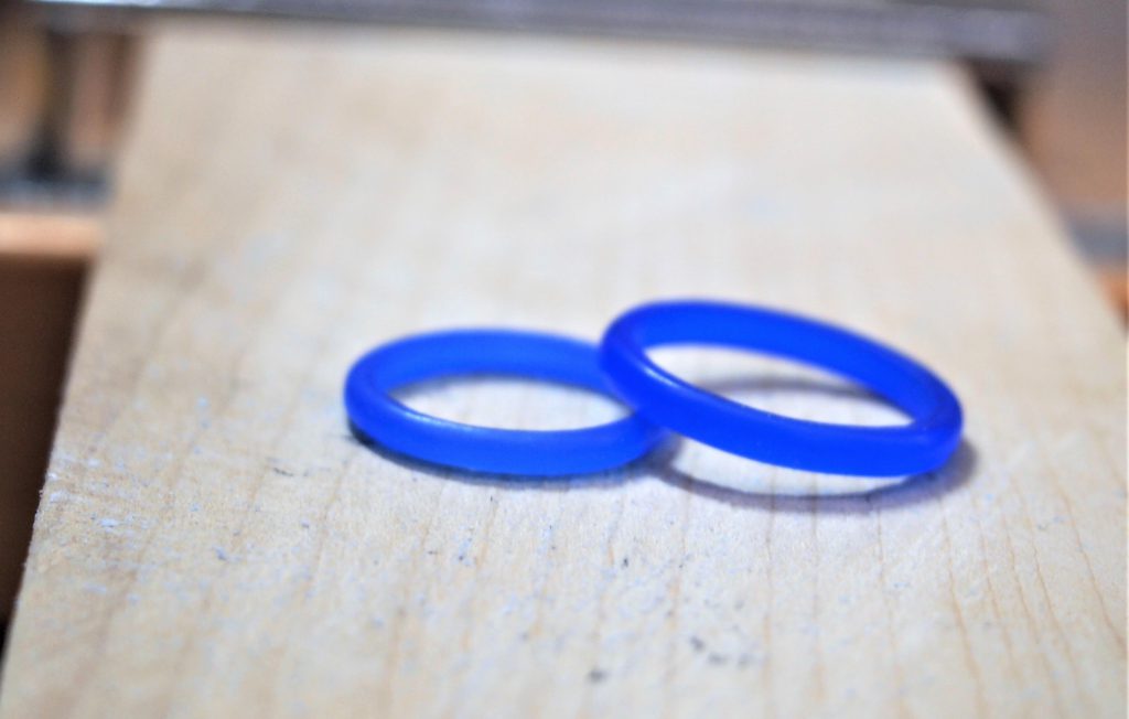 板の子の上で作った指輪原型