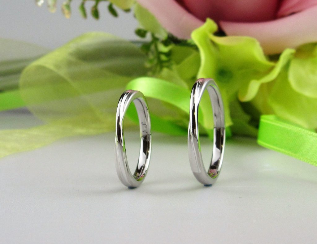 他の指輪と重ね付けも綺麗かも