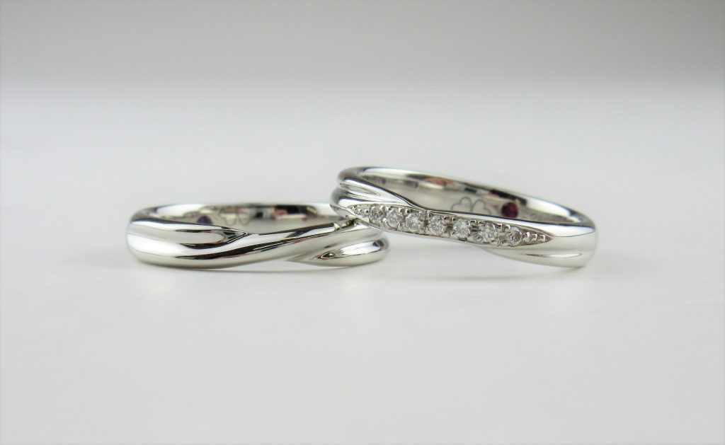 トップを深く彫ってクロスライン目立たせました