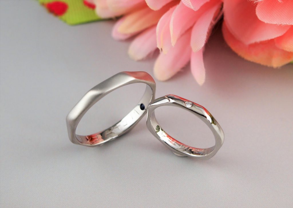 凸凹を活かした結婚指輪