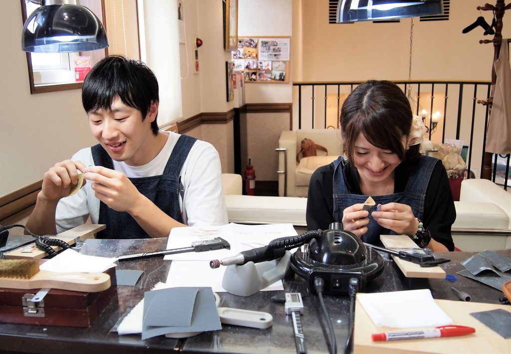 紙やすりでワックス磨き