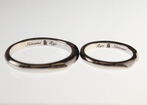 ふたりを繋ぐメッセージをリング内側に刻む