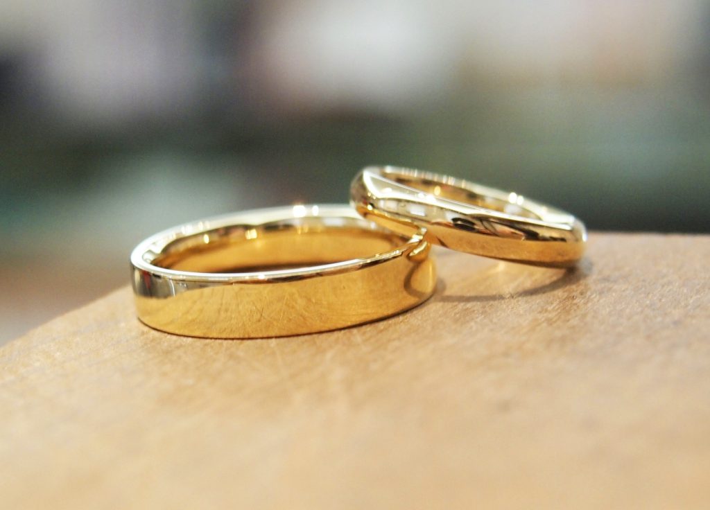 イエローゴールドの手作り結婚指輪