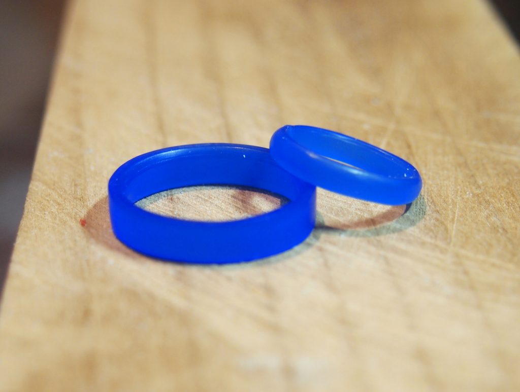 ワックスを削って指輪原型を作成