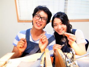 自分達でつくった指輪の出来上がりに感動