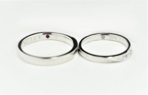 ルビーと犬の肉球マーク