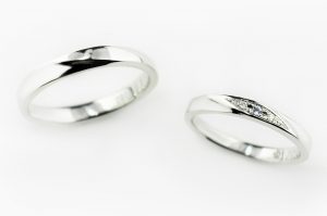 プラチナ素材のペアリング