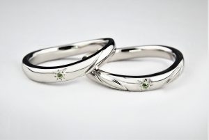 ペリドット入り結婚指輪