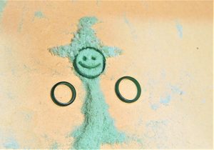 奥様が指輪の削りカスで作ったアート