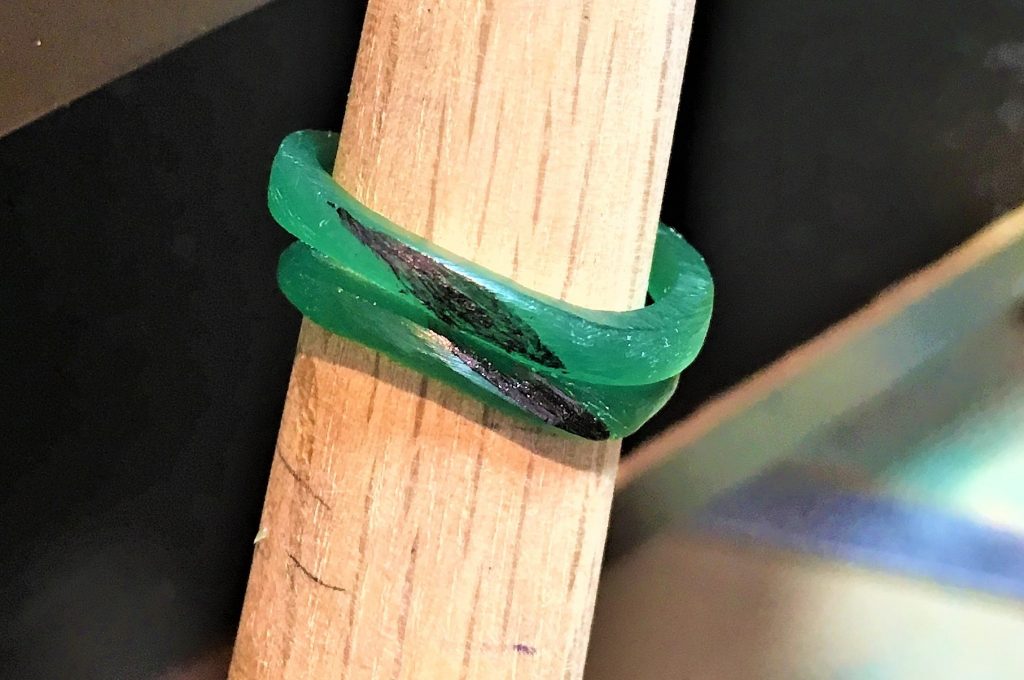 2つで１つの形になる模様