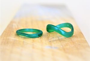 ストレートリングとウェーブリング