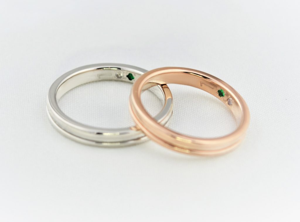 お互いの誕生石・結婚記念石と刻印