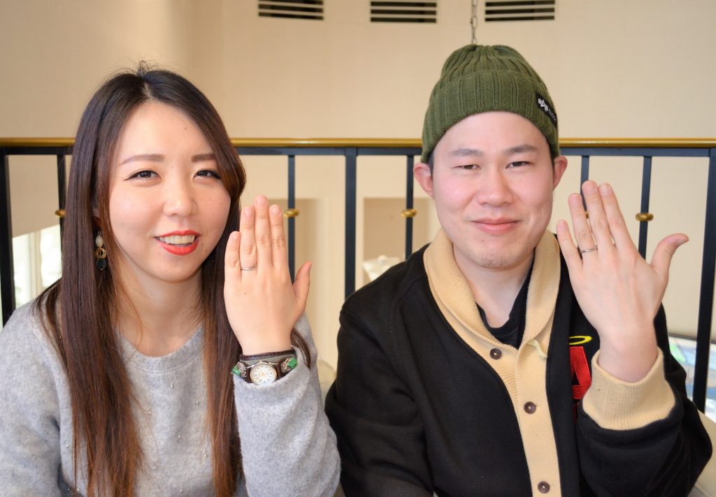 完成した指輪をつけて