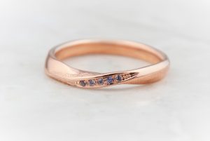 サファイヤ入りピンクゴールド素材