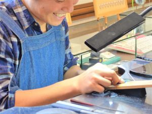 手作りのオリジナル婚約指輪づくり