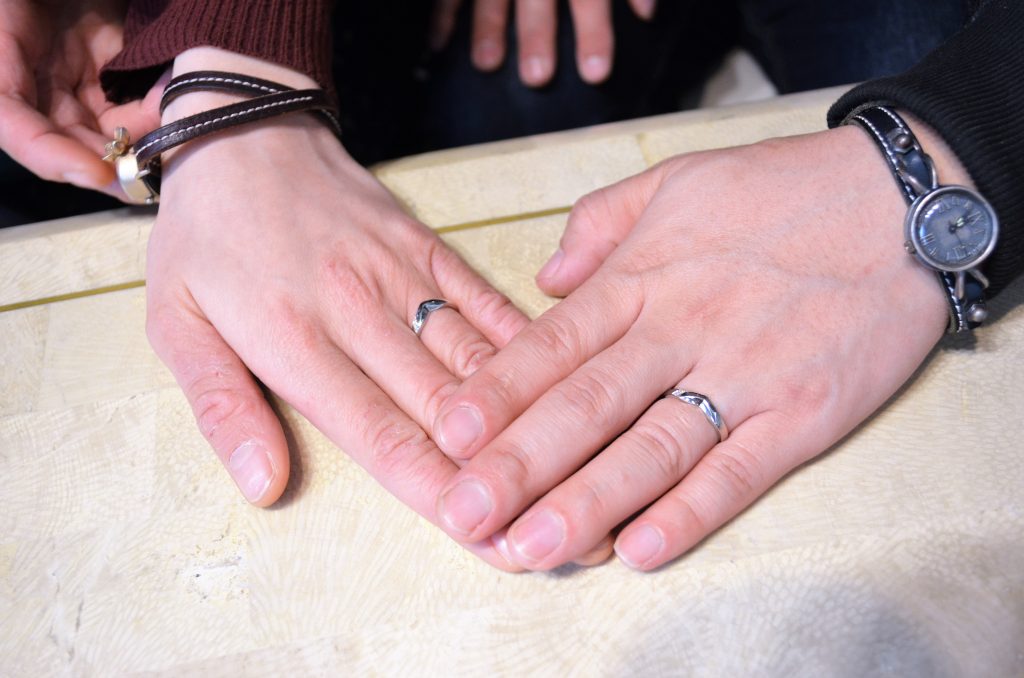 プラチナのV字リング プラチナのV字リング