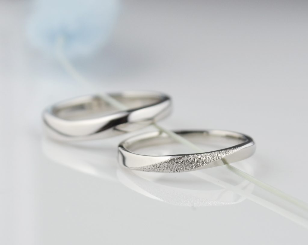 スターダスト加工を施し華やかに