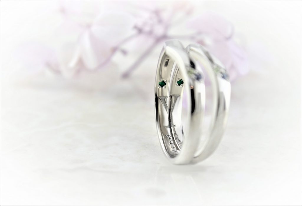 二人の出会いを表すグラスをイニシャルのDとYで作ったモチーフ 二人の出会いを表すグラスをイニシャルのDとYで作ったモチーフ