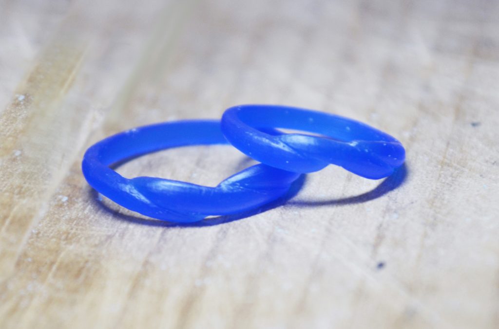 ツイストラインのリング