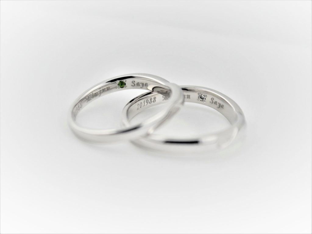 2人の名前と記念石入れ