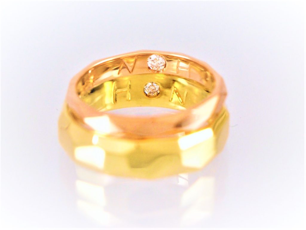 内側文字までハンドメイドにこだわって製作